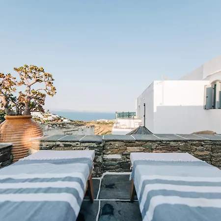 Yiayias Sifnos *